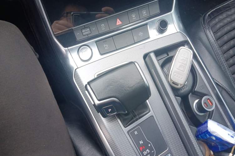 Used Audi A6L 2019 40 TFSI Luxury Dynamic Model Gear Lever