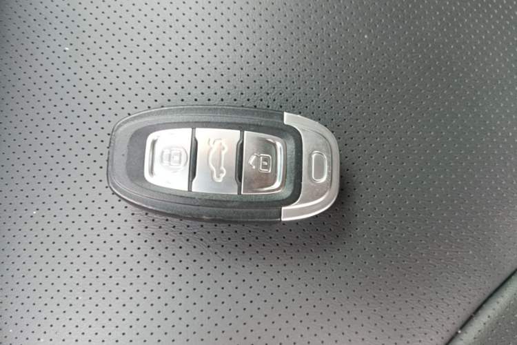 Used Hongqi E-QM5 2023 Base Travel Edition
