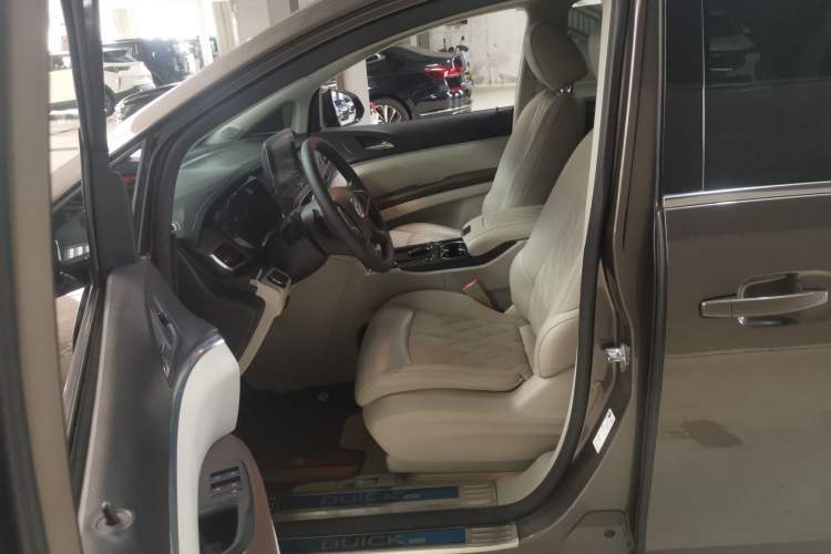 Used Buick GL8 2020 Land Cruiser Executive Class 652T Comfort Model
