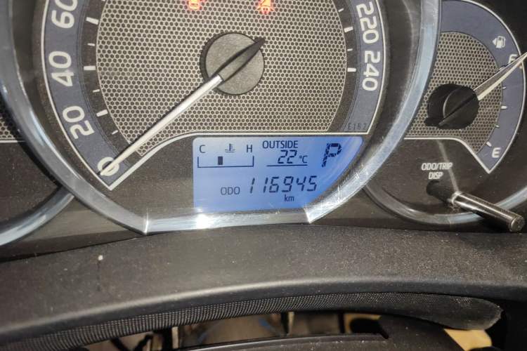 Used Toyota Corolla 2017 1.6L CVT GL Odometer Close Up