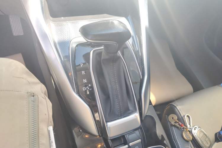 Used SAIC MAXUS G50 2022 1.5T Automatic Comfort Touring B Gear Lever