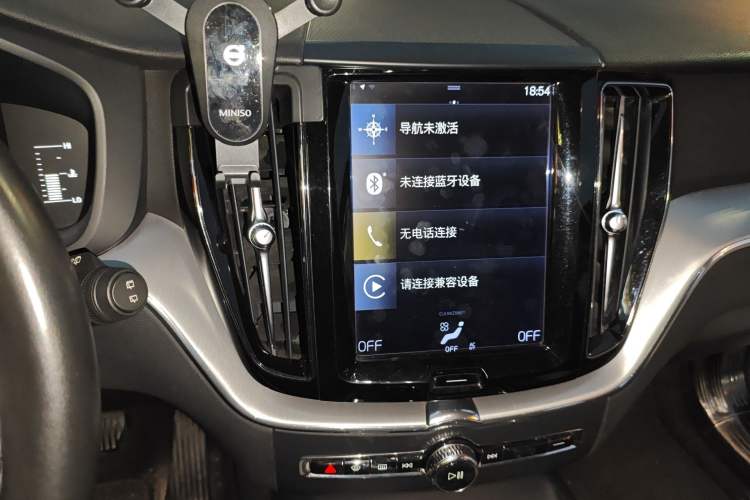 Used Volvo XC60 2019 T5 4x4 Smart Edition China VI Standard Audio And AC Panel