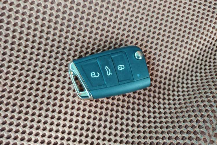 Used Volkswagen Tiguan L 2019 Revised 330TSI Automatic Two-Wheel Drive Smart & Luxury Edition China VI Standard
