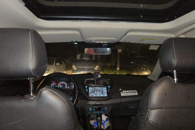 Used Ford Escort 2015 1.5L Automatic Fashion Model Headliner