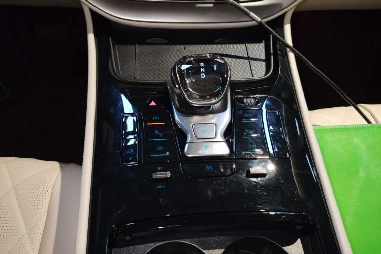 Used Denza D9 2024 DM-i 980 Four-Wheel Drive Prestige Model