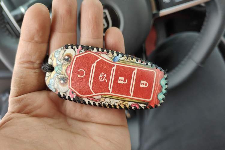 Used BYD Tang New Energy 2018 DM 2.0T All-Wheel Drive Smart Connectivity Luxury Model 7 Seats China V Emission Standard Vehicle Key