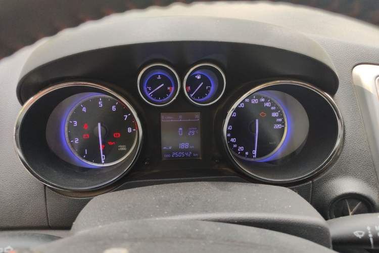 Used CHANGAN CS35 2016 1.6L Manual Luxury Model China IV Standard
