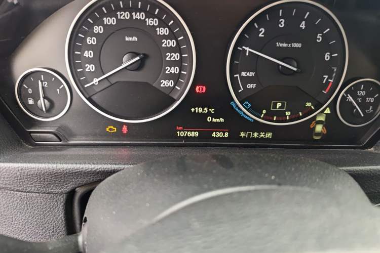 Used BMW 3 Series 2019 320Li Fashion Model Odometer Close Up