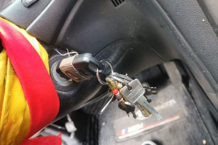 Used Kia Carens 2011 2.0L 7-Seater Automatic Comfort Edition Vehicle Key