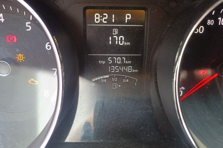 Used Volkswagen Sagitar 2018 1.6L Automatic Comfort Model Odometer Close Up