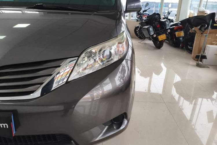 Used Toyota Sienna (Parallel Import) 2015 3.5L Two-Wheel Drive L Version—U.S. Specification
