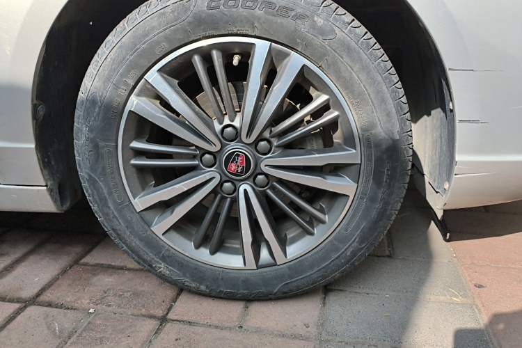 Used Roewe i5 2019 1.5L Automatic 4G Connected Langhao Edition Right Front Wheel Hub