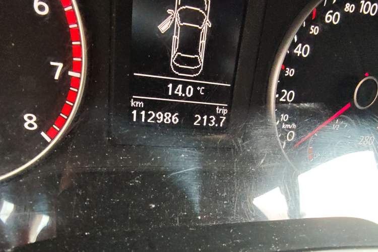 Used Volkswagen Sagitar 2014 1.4TSI Automatic Luxury Model Odometer Close Up