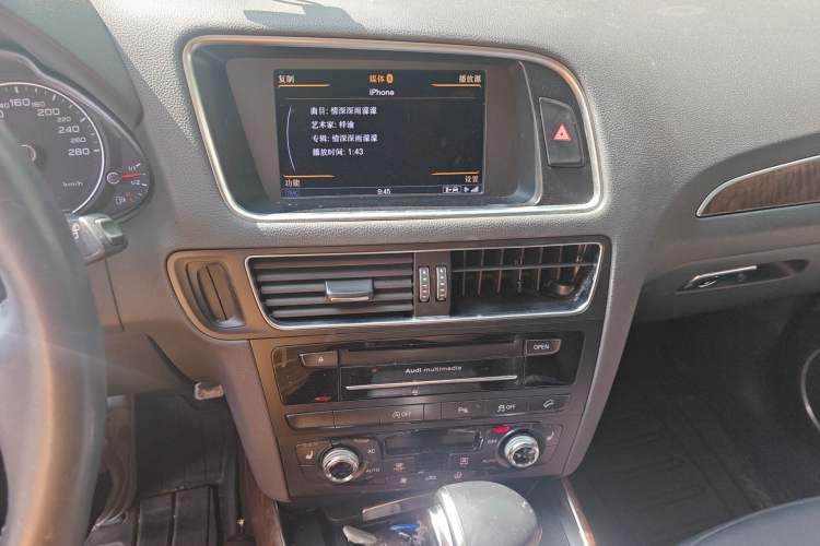 Used Audi Q5 2013 40 TFSI Comfort Edition Audio And AC Panel