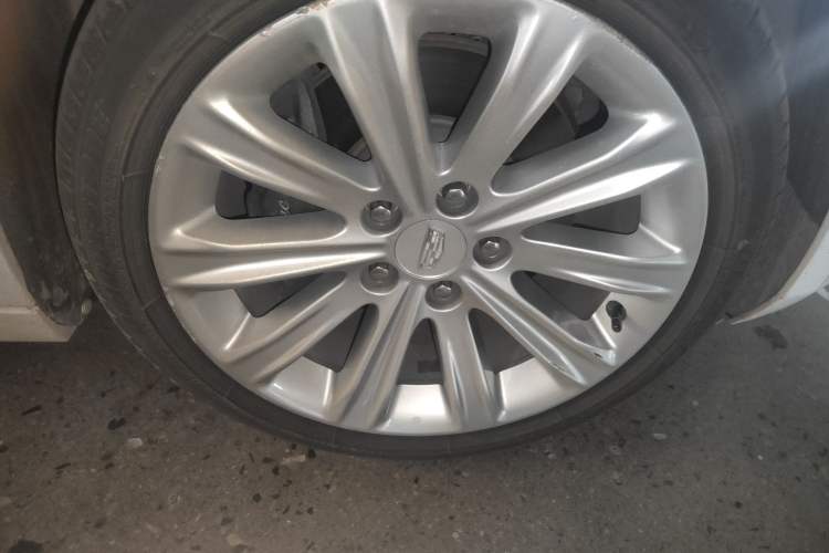 Used Cadillac ATS-L 2017 28T Tech Edition Right Front Wheel Hub