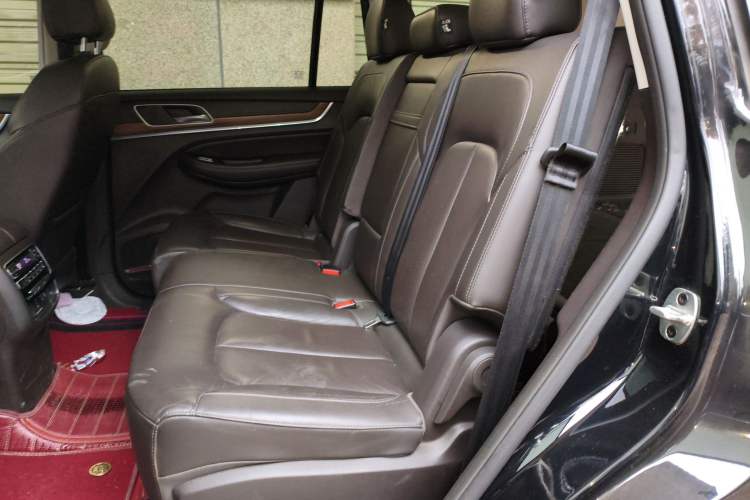 Used Roewe RX8 2019 30T Smart Connectivity Two-Wheel Drive Supreme Flagship Edition
