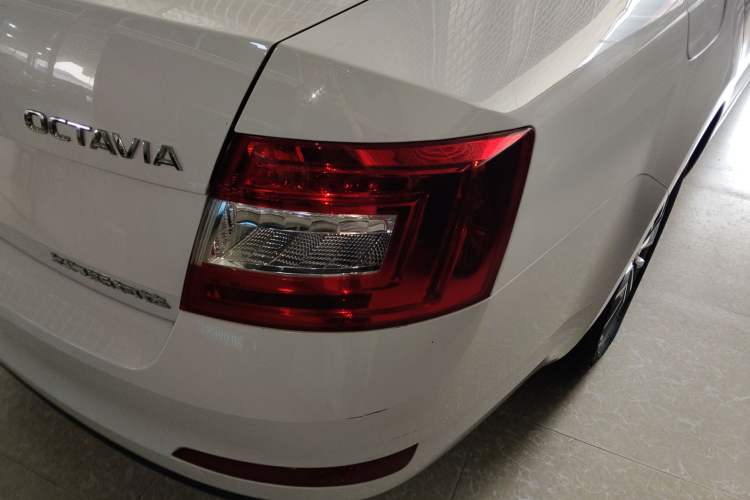 Used Skoda Octavia 2017 Classic Model 1.6L Automatic Comfort Edition Exterior 3