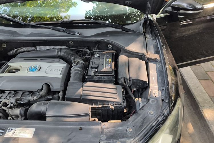 Ojetý Volkswagen Passat 2013 1.8TSI DSG Government Procurement Edition