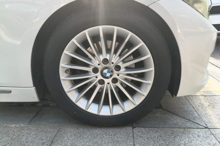 Used BMW 3 Series 2014 320Li Luxury Design Package
