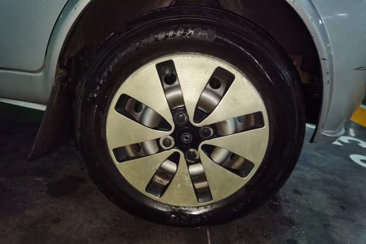 Used Dongfeng Xiaokang K07II 2013 1.0L Base Version Right Front Wheel Hub