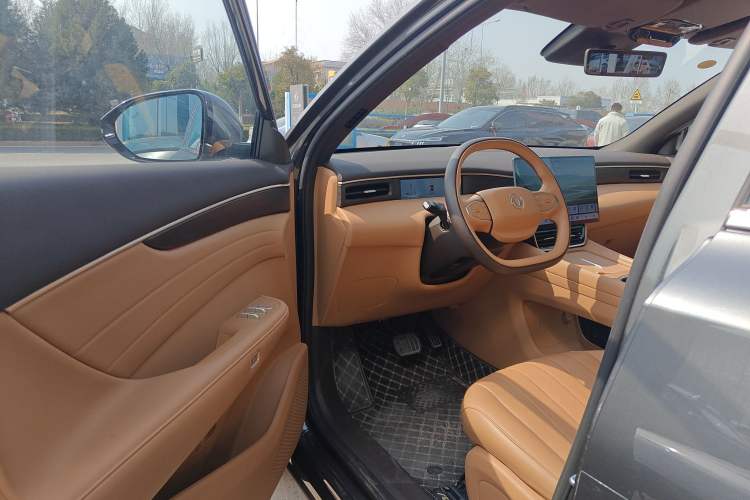 Used Dongfeng Aeolus L8 2025 Model 185KM Dream Edition Interior 3