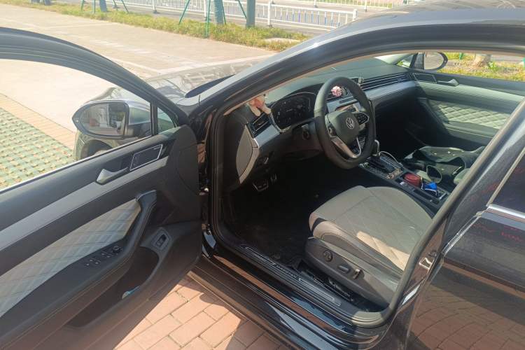 Used Volkswagen Magotan 2023 2 Million Units Limited Edition 330TSI DSG Leading Version Driver Seat