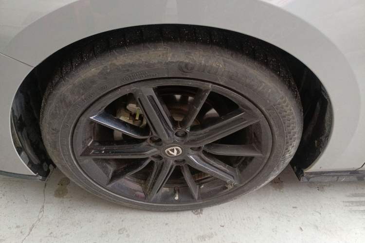 Used CHANGAN UNI-V 2022 1.5T Prestige Version Left Front Wheel Hub
