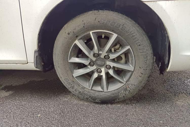 Used Geely Auto Emgrand 2019 Leading Edition 1.5L Manual Luxury Model China VI Standard
