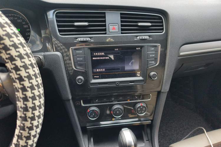 Used Volkswagen Golf 2017 230TSI Automatic Luxury Million-Vehicle Commemorative Edition Audio And AC Panel