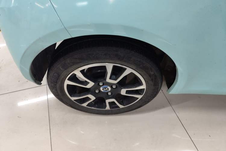 Used Brilliance Xinri i03 2022 Youth Edition 31.45 kWh Right Rear Wheel Hub