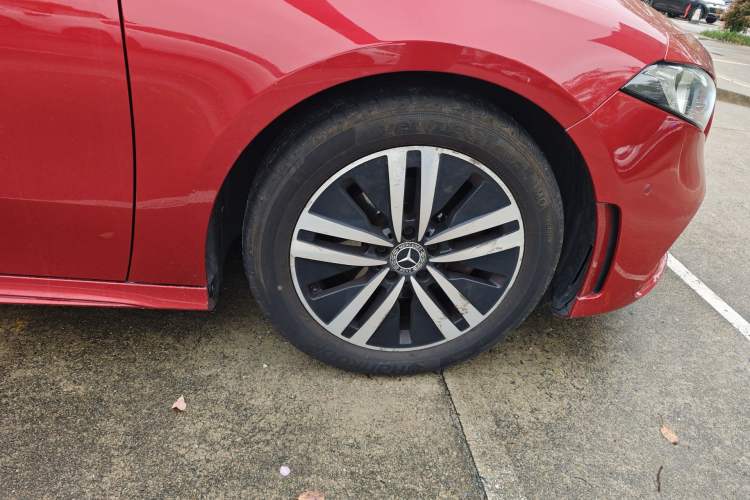 Used Mercedes-Benz A-Class 2019 Restyled A 180 L Sport Sedan Right Front Wheel Hub