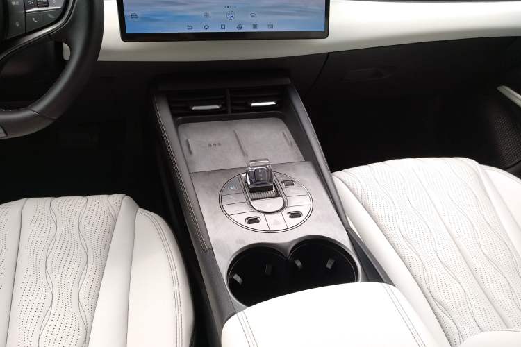 Used BYD Seal 06 New Energy 2024 DM-i 120KM Flagship Model Gear Lever