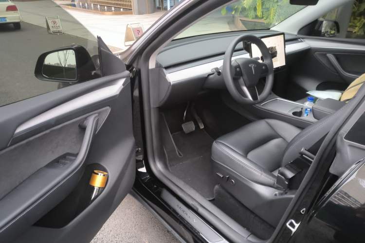 Used Tesla Model Y 2023 Rear-Wheel-Drive Version