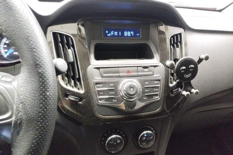 Used FAW Yingzhi G3 2016 1.5L Manual Comfort Edition Audio And AC Panel