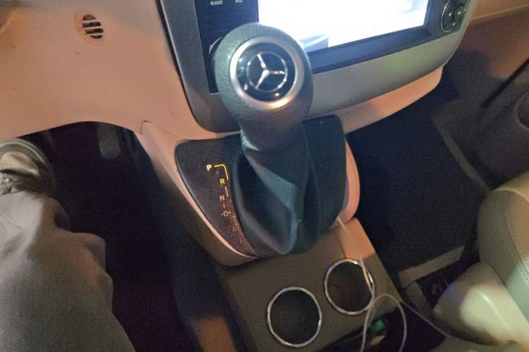 Used Mercedes-Benz Vito 2013 3.0L Elite Edition Gear Lever