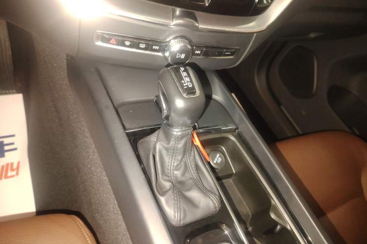 Used Volvo XC60 2019 T5 4x4 Zhiyuan Edition China VI Standard Gear Lever