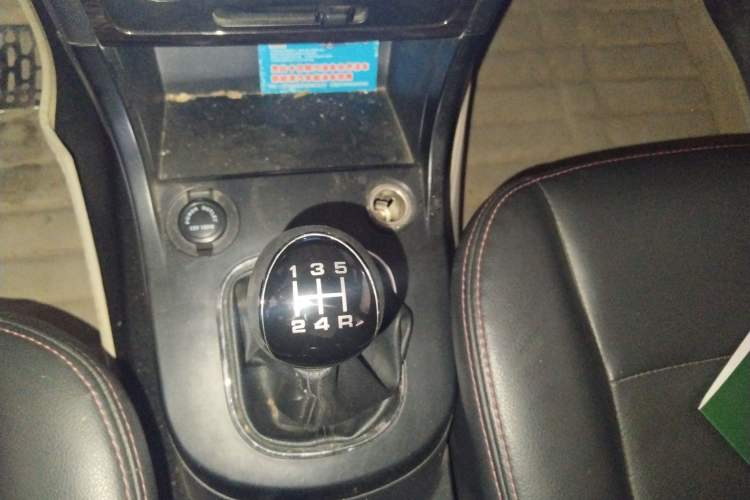 Used Dongfeng Fengon 370 2016 1.5L Manual Luxury Version SFG15-02 7 Seats
