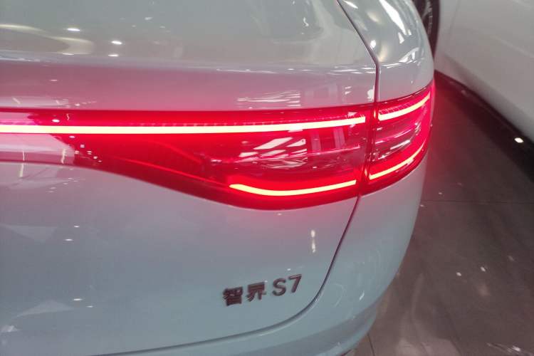 Used Hima Luxeed S7 2025 785 km Ultra