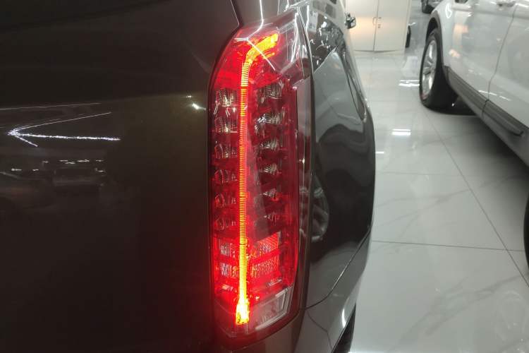 Used Cadillac SRX 2015 3.0L Comfort Version Right Rear Taillight