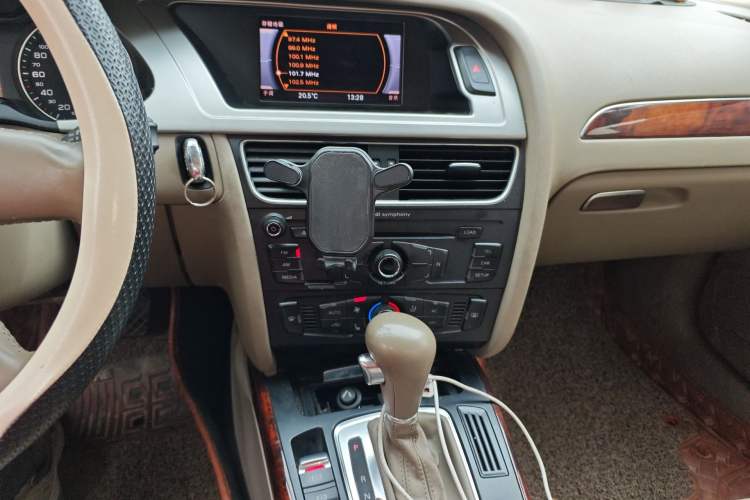 Used Audi A4L 2011 2.0 TFSI Comfort Model Audio And AC Panel