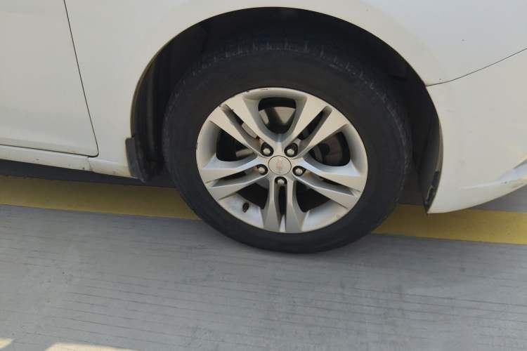 Used Chevrolet Cruze 2015 1.5L Classic SE AT Right Front Wheel Hub