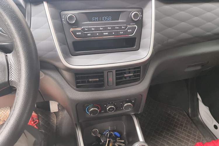 Used Jinbei Gold Hiace M Classic 2024 1.5L Engineering Lion Passenger Vehicle 5 Seats