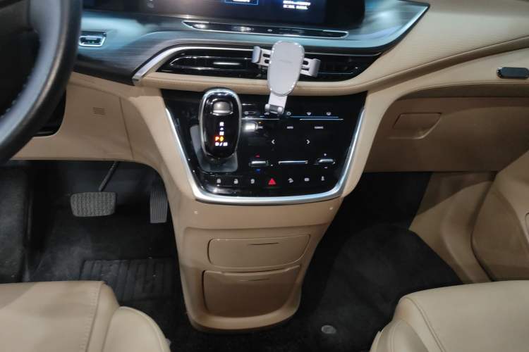 Used Buick GL8 2021 ES Land Cruiser 653T Luxury Edition