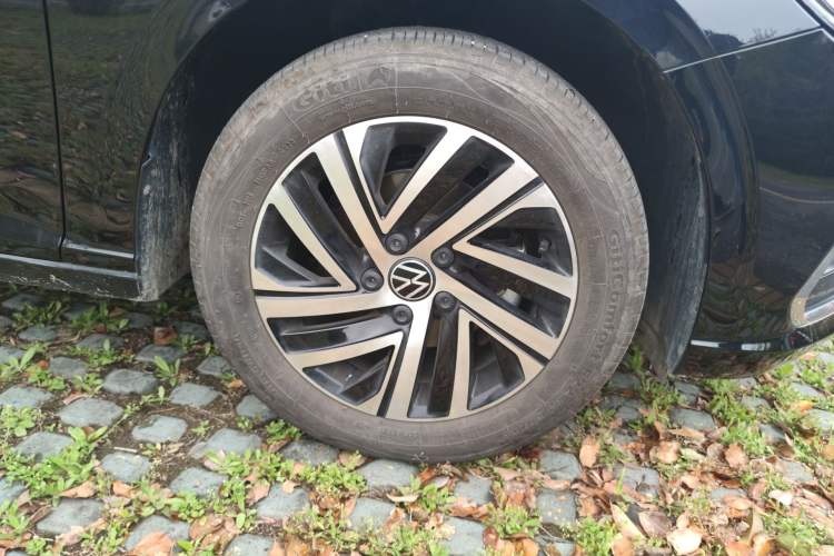 Used Volkswagen Lavida 2023 1.5L Automatic 5 Million Edition Right Front Wheel Hub