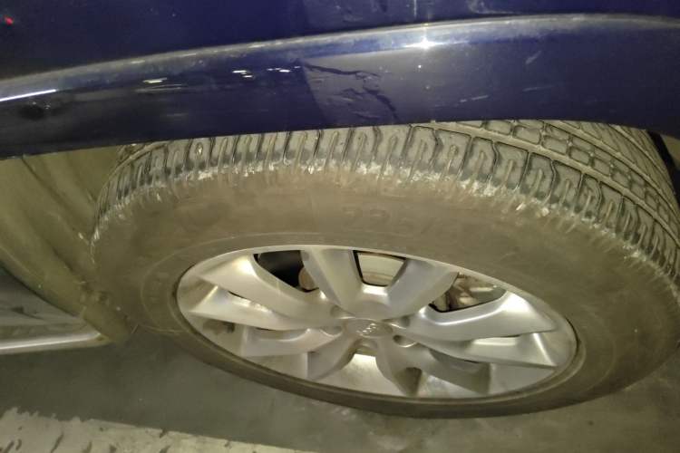 Used Jeep Cherokee 2017 2.4L Excellence Edition Right Front Wheel Hub