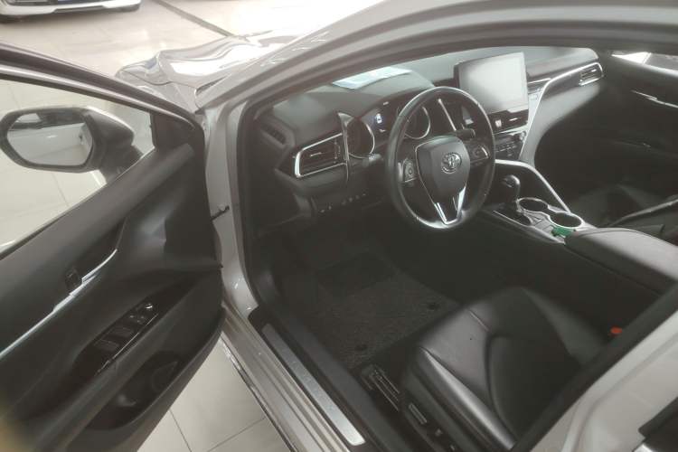 Used Toyota Camry 2023 2.0G Luxury Edition
