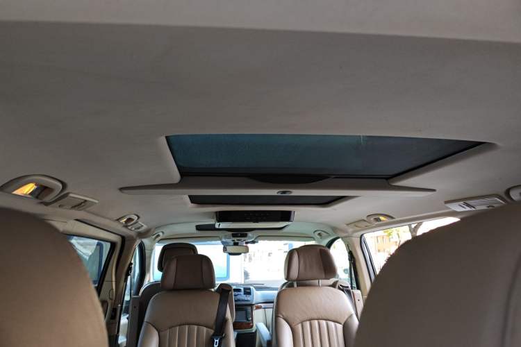 Used Mercedes-Benz Viano 2012 2.5L Hospitality Edition Headliner