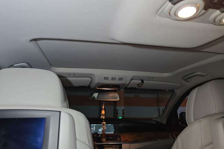 Used BMW 5 Series 2011 528Li Luxury Model
