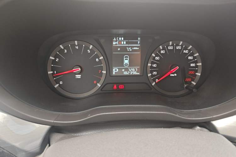 Used GAC Trumpchi GA6 2015 1.8T DCT Comfort Model Odometer Close Up