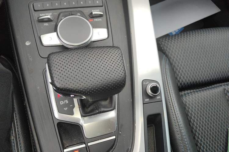 Used Audi A4L 2018 30th Anniversary Edition 45 TFSI quattro Sport model
